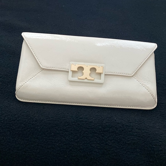 Tory Burch Handbags - Tory Burch Gigi Ivory Patent Clutch Bag